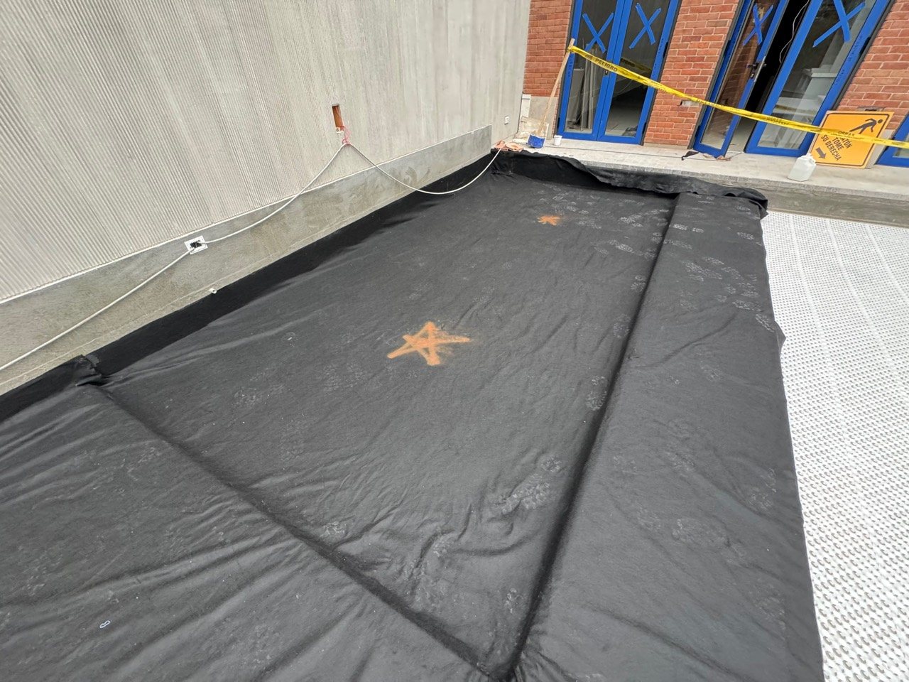 Geotextil con marcación de posición de sumideros en proyecto Casa N